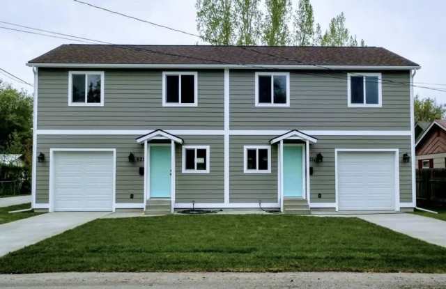 621 8th St W photos photos