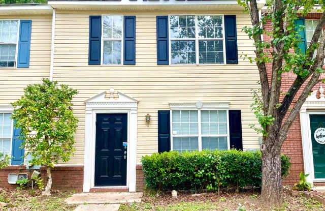 Welcome to this charming 3-bedroom, 2.5-bathroom townhouse located in the vibrant community of Lithonia, GA. - 5594 Fair Creek Way, DeKalb County, GA 30038