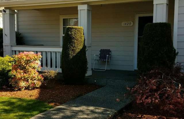 Dupont, NW Landing 2 Bedroom condo. Single level. Beautifully maintained! Gallery 3
