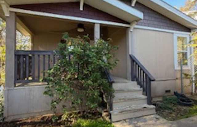 Auburn Cutie - 817 Holly Hills Drive, Auburn, CA 95603