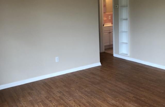 1ST MONTH FREE RENT 2 Bed 1 Bath Home | Pet Friendly | Washer Dryer Hook Ups | Section 8 Welcome Gallery 3
