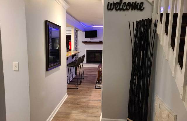 216 Arnold Avenue Gallery 1