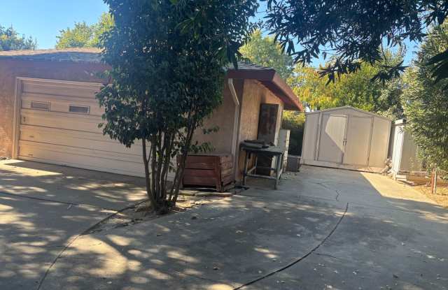 County Home In The City!!!  RV Access = Boat Parking!!! Gallery 3