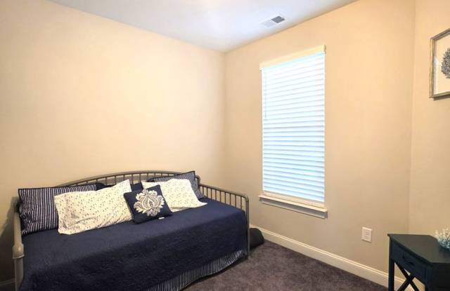 3BR/2BA First-Floor Condo in The Village at Queens Harbour Gallery 4