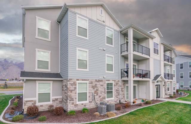 Charming 3-Bed, 2-Bath, Condo in The Village on 4th. Great Location! photos photos