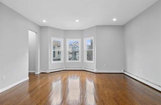 35 LEXINGTON AVE Gallery 3