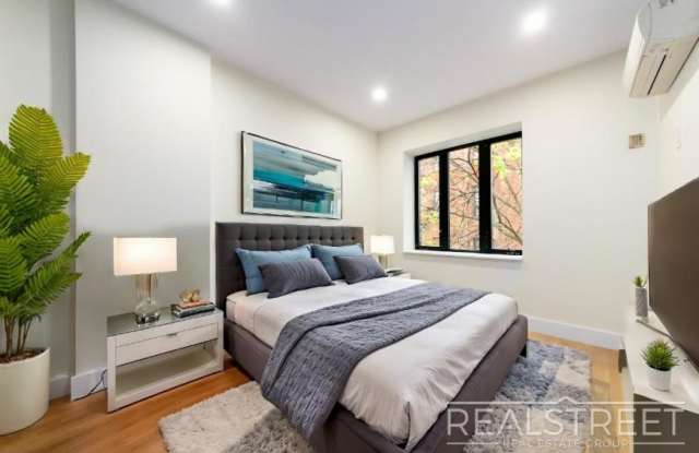 1406 Lincoln Pl Gallery 4