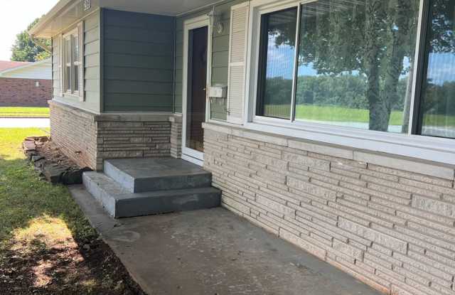 3 bedroom home near Mercy Hospital Gallery 1