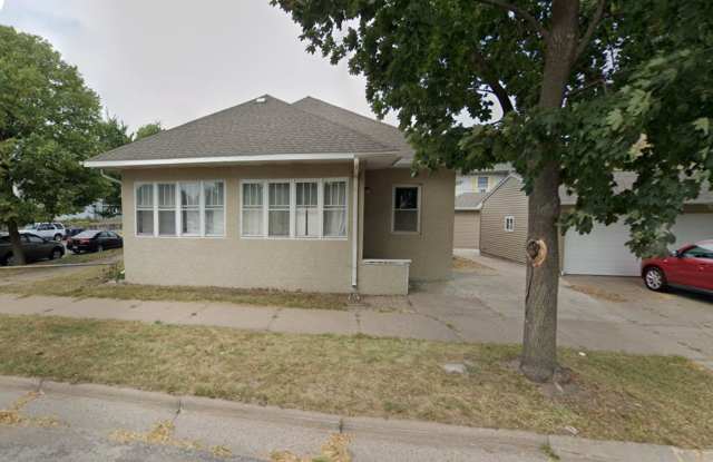 5 Bedroom 2 Bathroom House for Rent Gallery 1