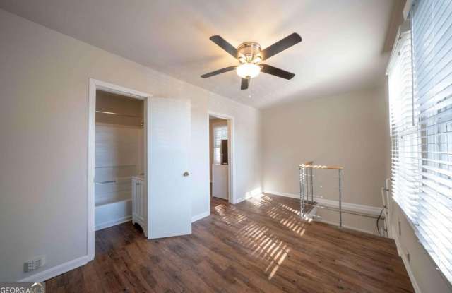 716 Lakeview Avenue NE Gallery 4
