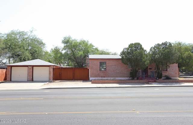 1202 N Tucson Boulevard Gallery 1