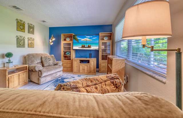 10039 62nd Avenue, N. Gallery 4