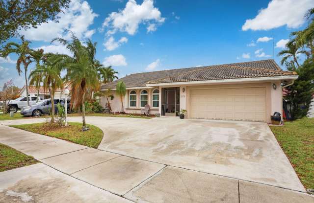 2171 NW 76th Avenue photos photos