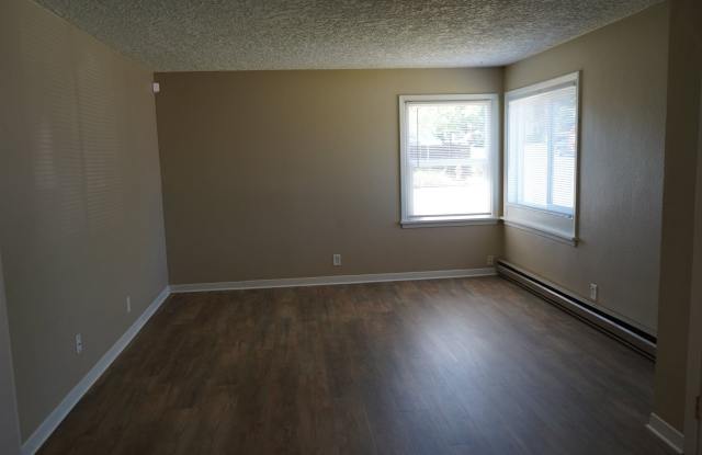 Charming Rose Village Home on Corner Lot for Lease - 2703 R ST Gallery 4
