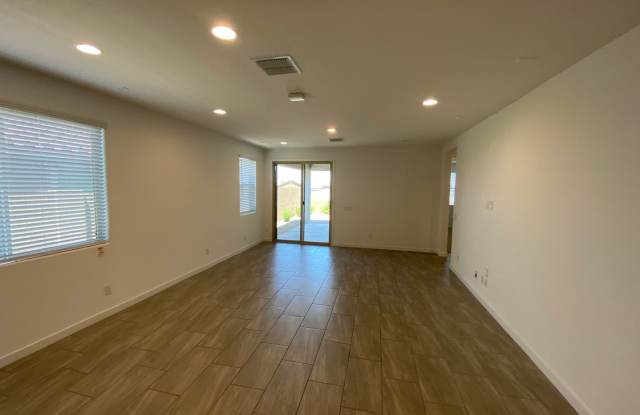 2216 W Dunbar DR, Phoenix, AZ 85041 Gallery 4