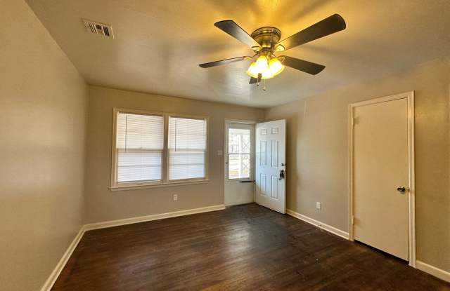 616 S Eastridge -$850/month photos photos
