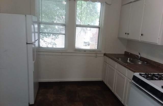 307/309 E Gorham St Gallery 3