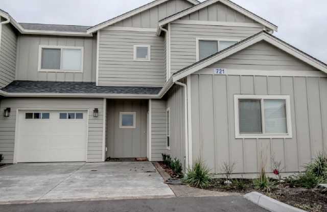 Luxury 2-Bed x 2-Bath Condo For Rent photos photos