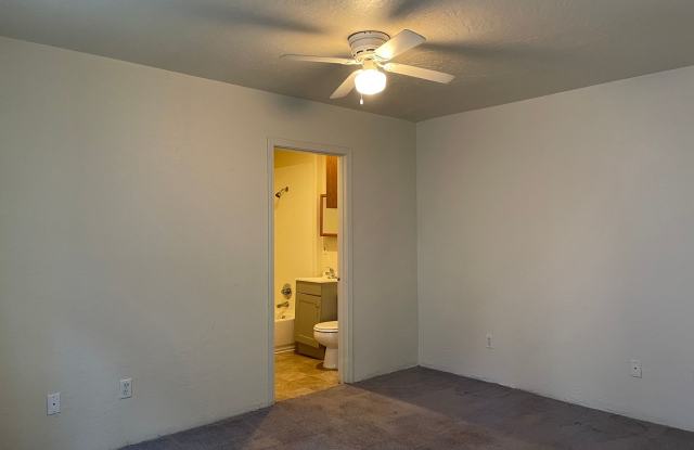 Cute 2 Bedroom 1 Bath Apartment-Centarlly Located photos photos