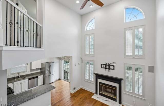 61 Dorchester Dr Gallery 3