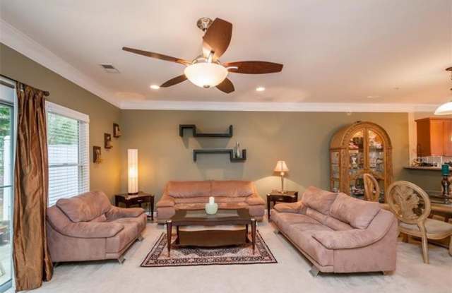 1214 Harris Commons Place Gallery 4