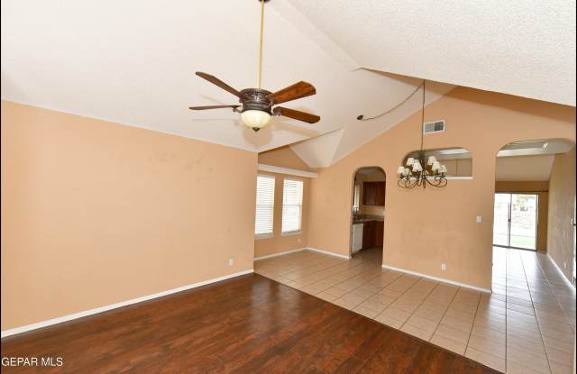 7737 PLAZA AZUL Road Gallery 4
