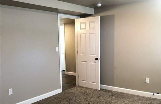 402 1/2 10th Avenue SW - 1 Gallery 3