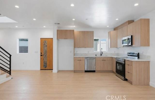 7702 Lasaine Avenue Gallery 4