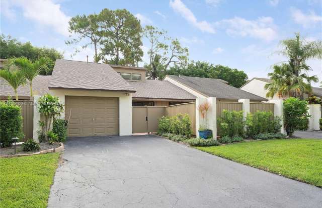 244 Pleasant Wood Dr photos photos