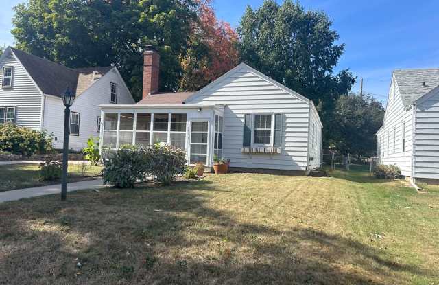 2 Bed 1 Bath House Right by McKennan Park! photos photos 2 Bed 1 Bath House Right by McKennan Park! photos photos
