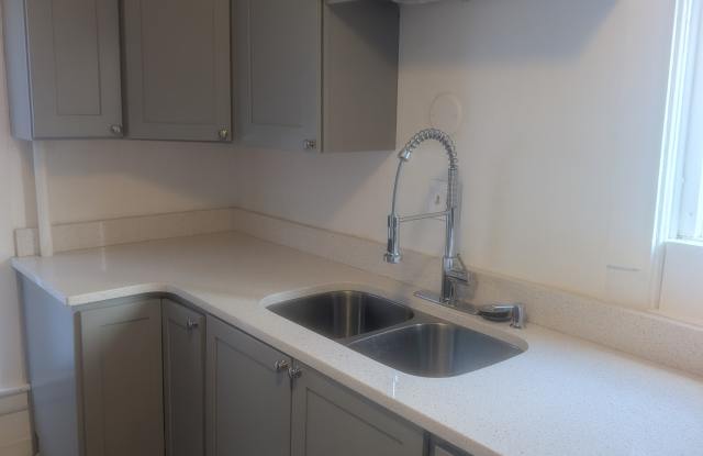 300 Straight Avenue Northwest photos photos