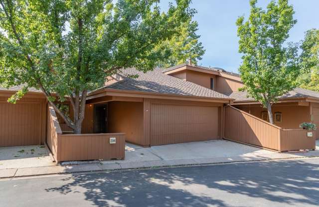 Beautiful Townhome in Central Colorado Springs! photos photos
