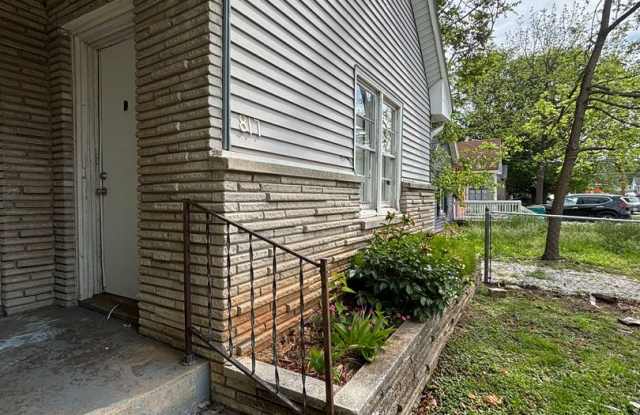 One Bedroom Duplex Available with Washer/Dryer Hookups photos photos
