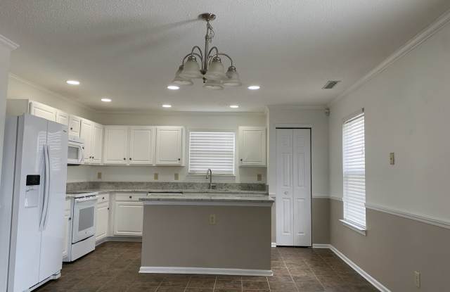 15200 Redcliff Drive Gallery 3