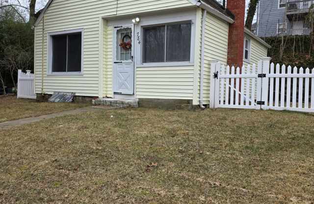 784 Howe Avenue Gallery 2