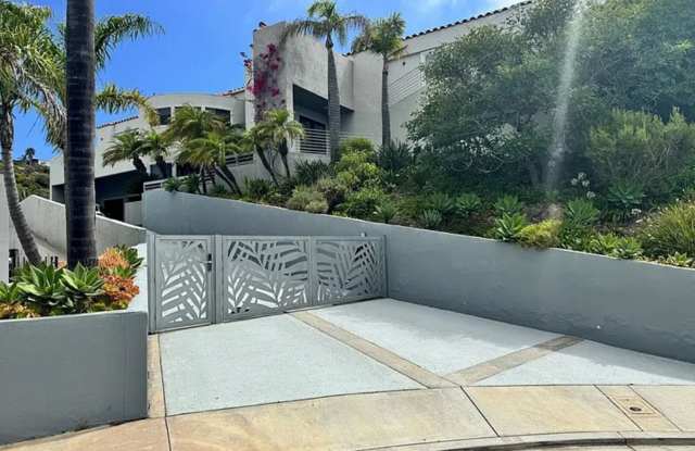Azari PM-Juccuzi- half acre luxurious landscape-fully chic furniture - massive lot , 18 fruit tree - Juccuzi - short term or long term - furnished or unfurnished - Massive Lot, Private Cul-de-sac location, Ocean Views Grandeur photos photos