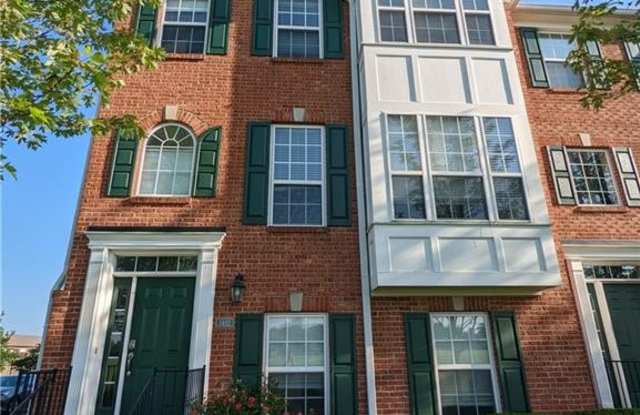 3482 Golden Gate Drive N Gallery 2