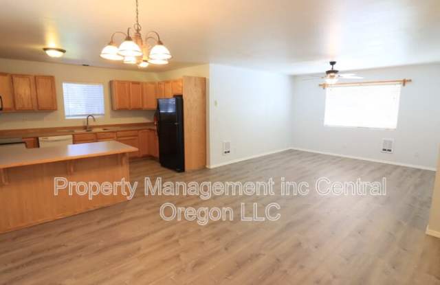 2010 NE Full Moon Dr photos photos