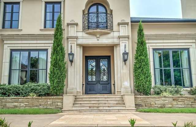 5701 Mistletoe Court Gallery 4