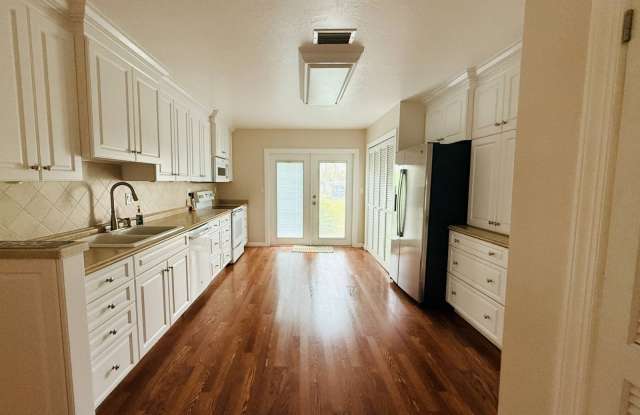 2902 Bruce Ln Gallery 4