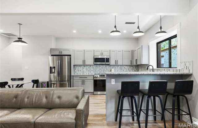 7358 Pershing Avenue - 7358 Pershing Avenue, University City, MO 63130