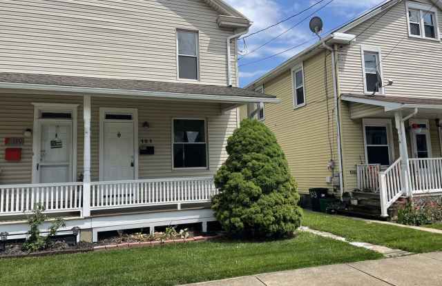 Charming  Well-Maintained 2-Bedroom, 1.5-Bathroom Home in Mount Joy! - Huge Bonus Room! photos photos
