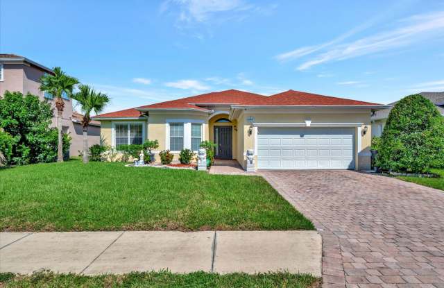Convenient Central Location - 4 Bedroom + Den , 2 Bathroom Home photos photos