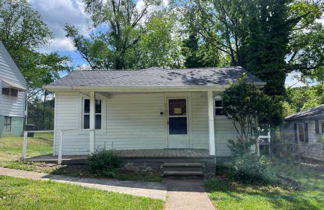 One Level House With Back Deck off Campbell Avenue photos photos