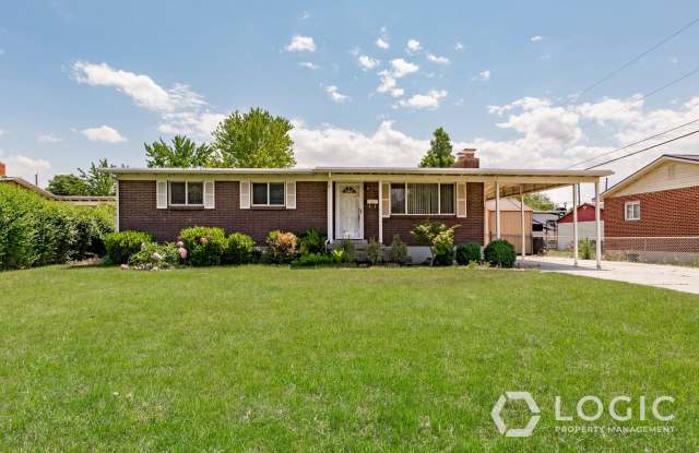 Beautiful Move-In Ready Rambler in Sandy! photos photos
