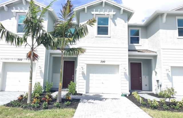 390 SE Crossoak Lane photos photos