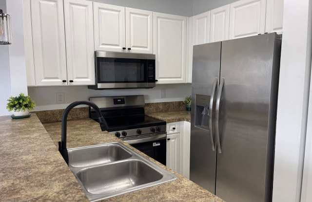 Gorgeous Coral Springs Townhome with Garage Gallery 3