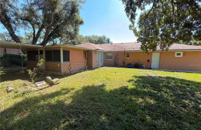 1302 ARIANA WOODS Circle Gallery 2
