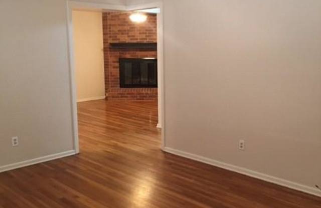 585 Lakeview Circle Gallery 2