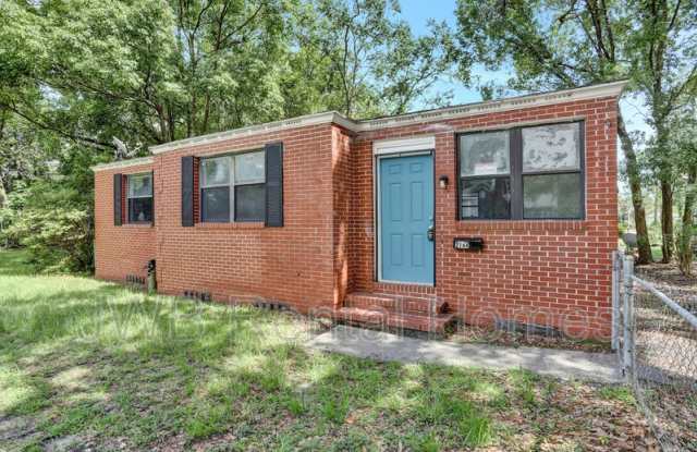 2744 Broadway Ave photos photos